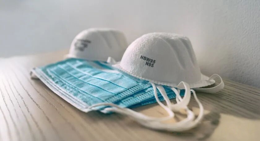 Meltblown nonwoven fabric structure and fiber formation process